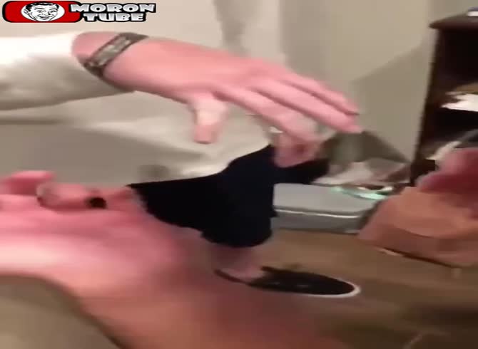 Video :Two-second cure for a dislocated finger